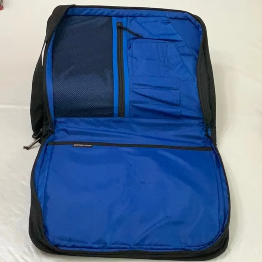 Jansport FIRST CLASS 13” messenger - Blk/Blue Streak